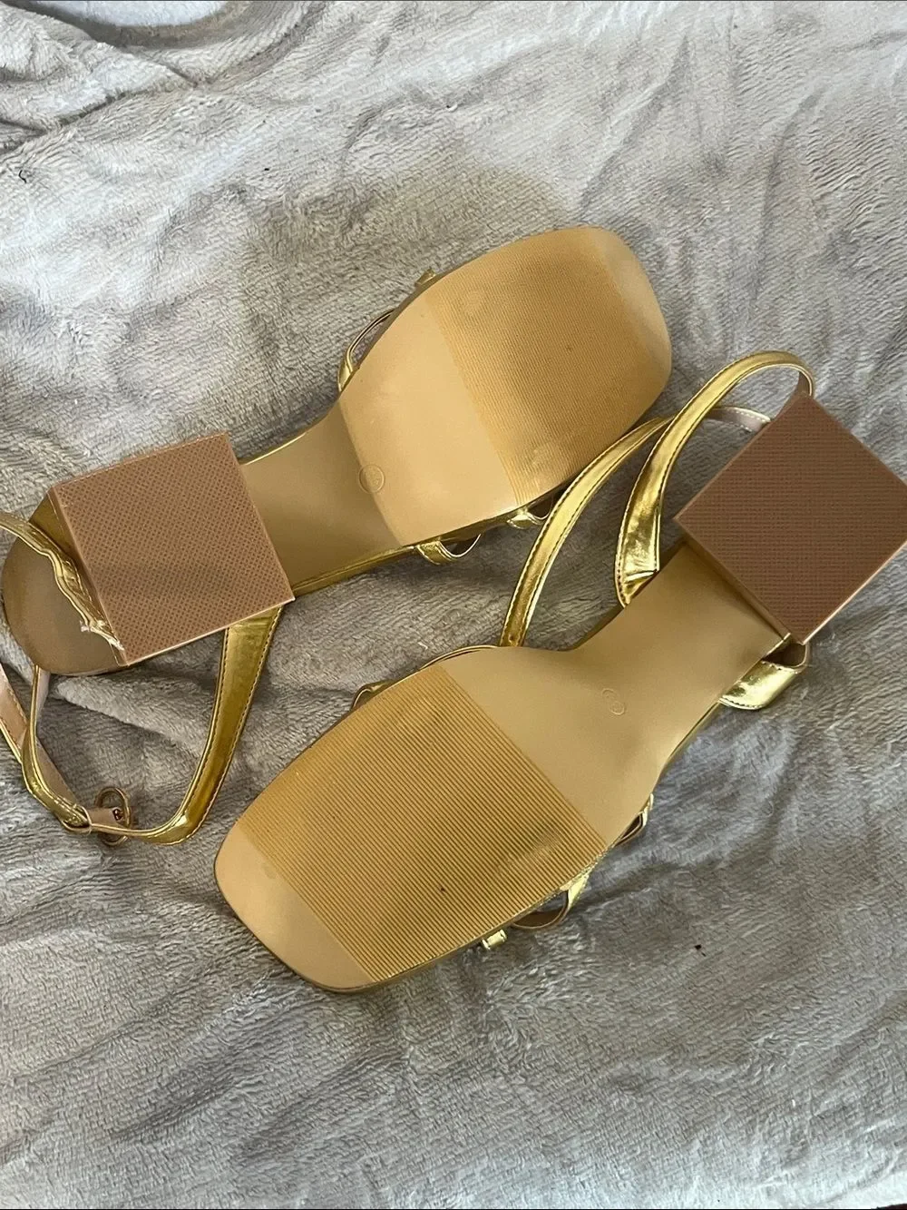 NWOB Mostrin Gold Strappy Block Heel Sandals Size 8.5 US 39 UK womens